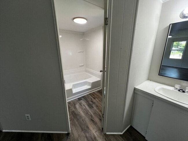Building Photo - Spacious 4 Bedroom 3 Bathroom Home Located...