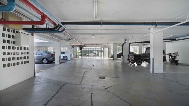 Building Photo - 1340 Lincoln Rd