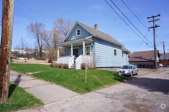 Building Photo - AVAILABLE SEPTEMBER - 1 BED 1 BATH
