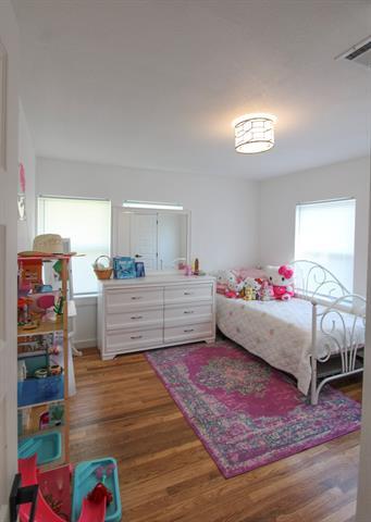 Building Photo - 3119 Eisenhower Dr