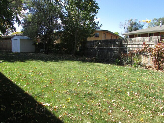 Building Photo - 1105-1107 Baker St Duplex