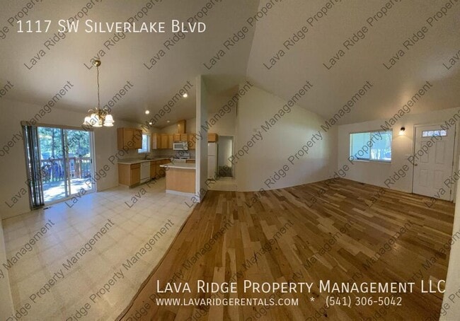 Building Photo - 1117 SW Silver Lake Blvd