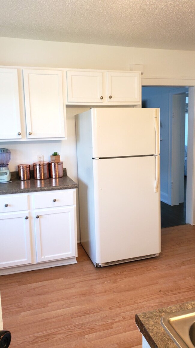 Building Photo - 1916 N Oliver Ave