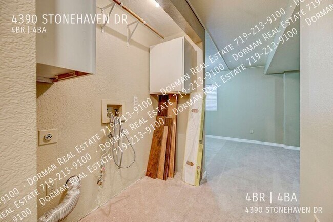 Building Photo - 4390 Stonehaven Dr