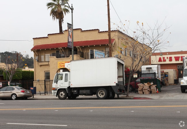 Building Photo - 1909 N BROADWAY