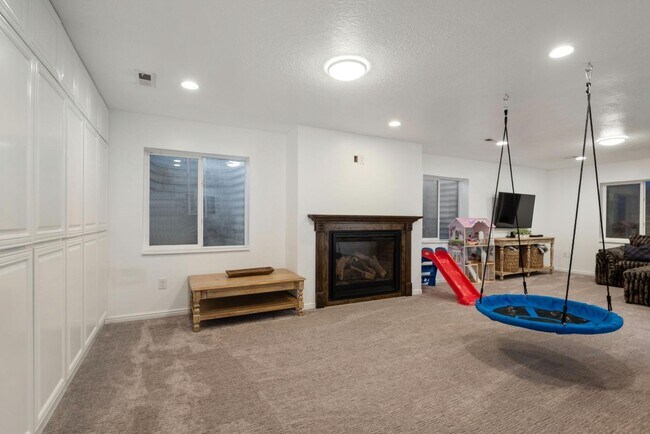 Building Photo - 2521 Apricot Pl