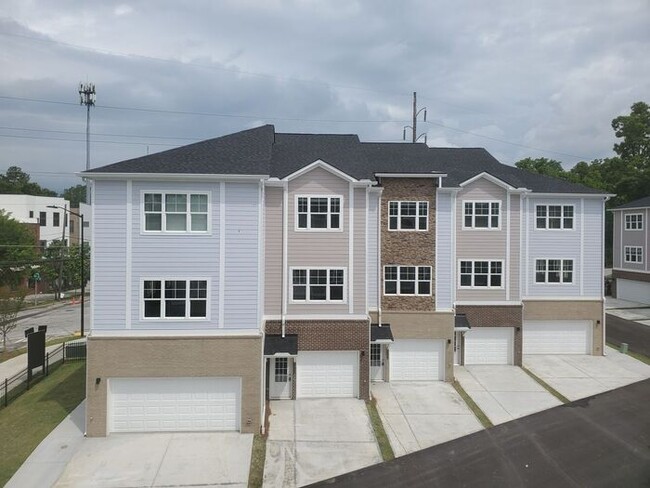 Building Photo - Townhomes in Gated Community!!!!