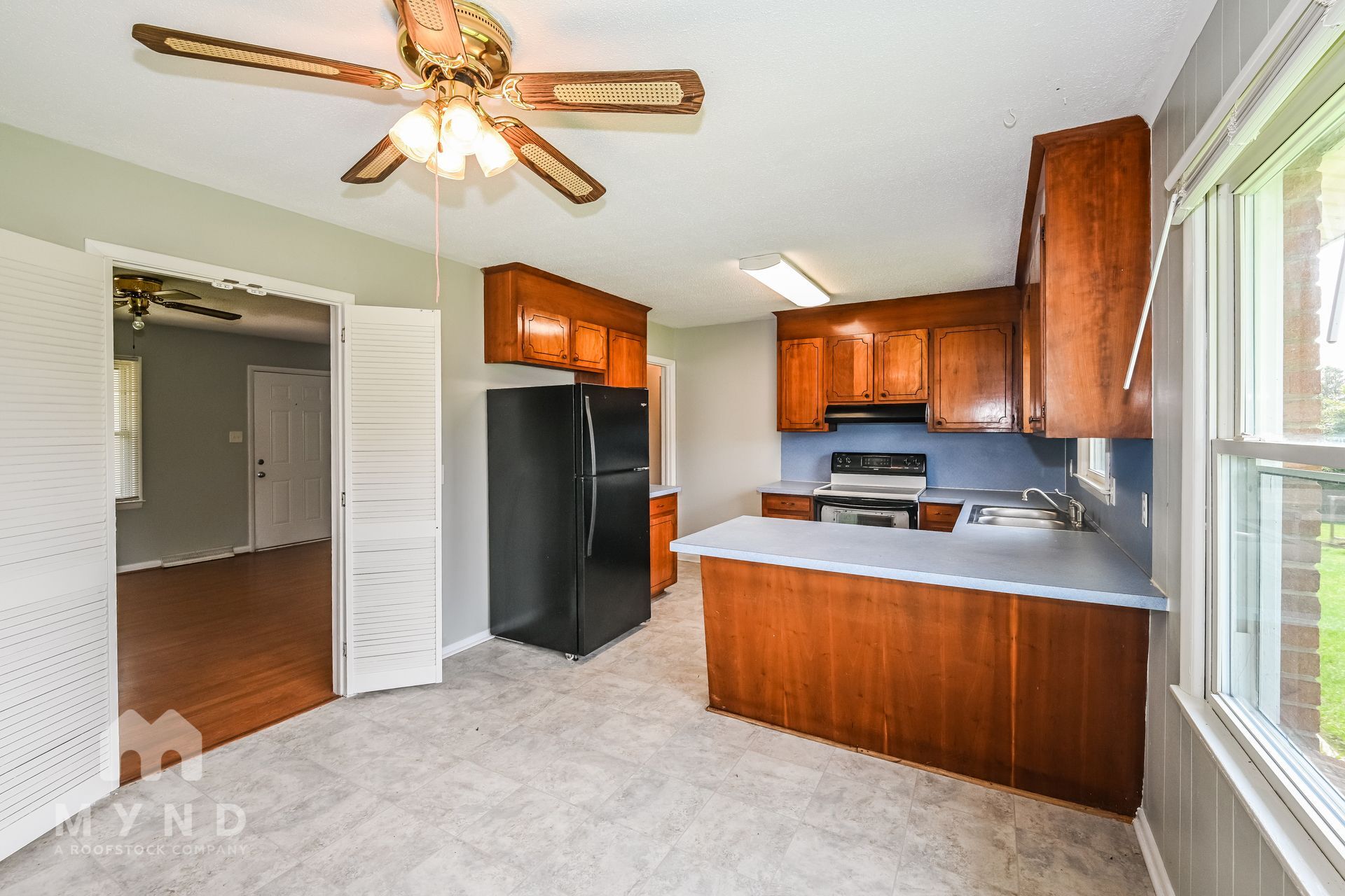 Building Photo - 221 Tanglewood Dr