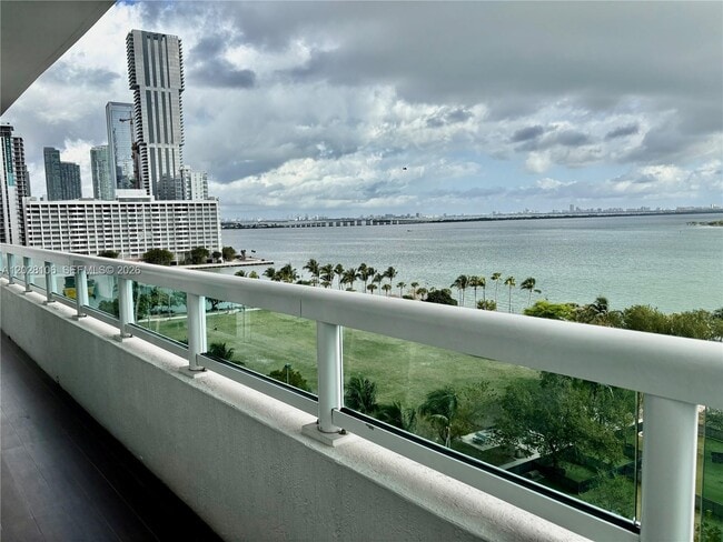 Building Photo - 1800 N Bayshore Dr