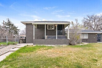 Building Photo - Spacious 2-Bedroom Single-Family with Mode...