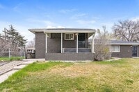 Building Photo - 603 Fraser St