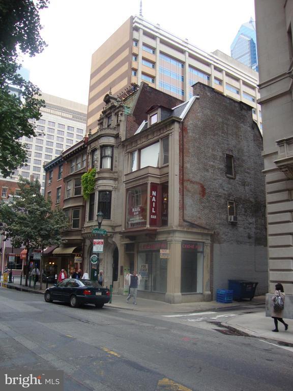 Building Photo - 133 S 18th St