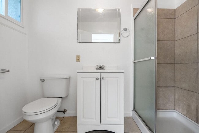 Building Photo - 1 Bedroom 1 Bath Walking Distance to Downtown Hanford