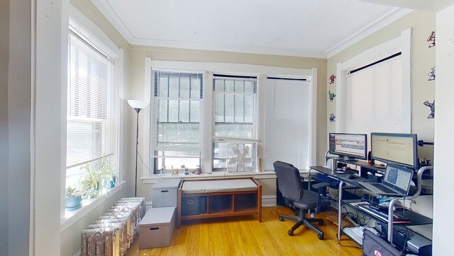 Building Photo - 801 Monroe St