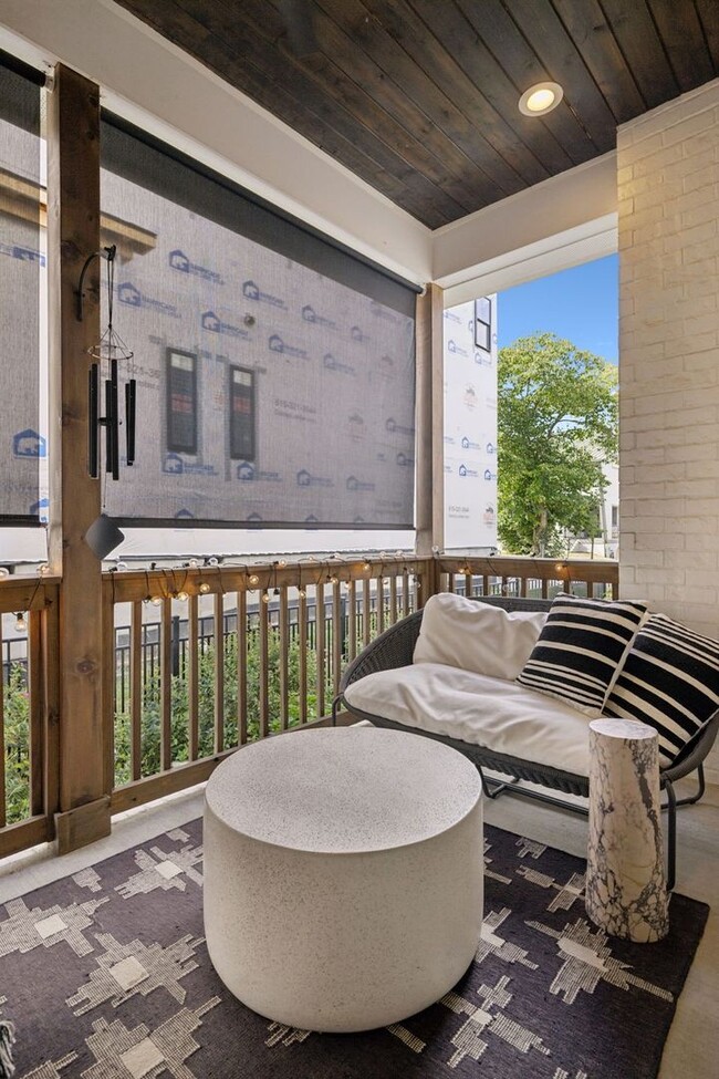 Building Photo - Experience elevated living in this beautifully crafted brick residence located in the heart of Ed...