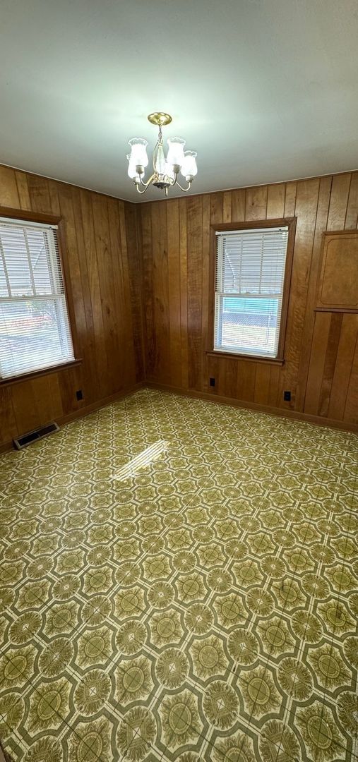 Building Photo - Cozy 2-Bedroom, 1-Bathroom Home w/ a Bonus...