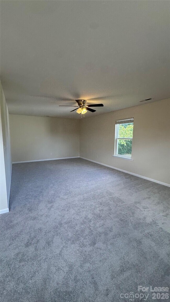 Building Photo - 504 Twelve Oaks Ln
