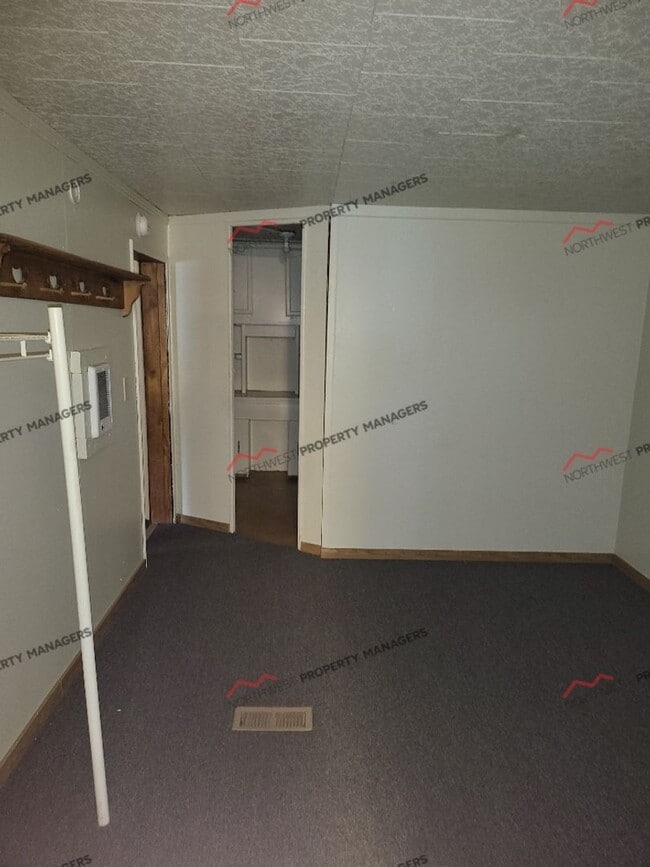 Building Photo - STATUS: AVAILABLE | R36B | $925