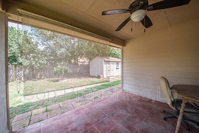 Building Photo - 7127 Still Holw Dr