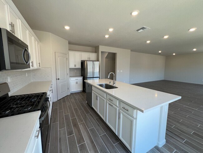 Building Photo - 4-bedroom two story plus a bonus loft!
