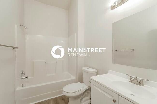 Building Photo - 3 Bedroom Pet-Friendly Home in LEES SUMMIT, MO with Main Street Renewal