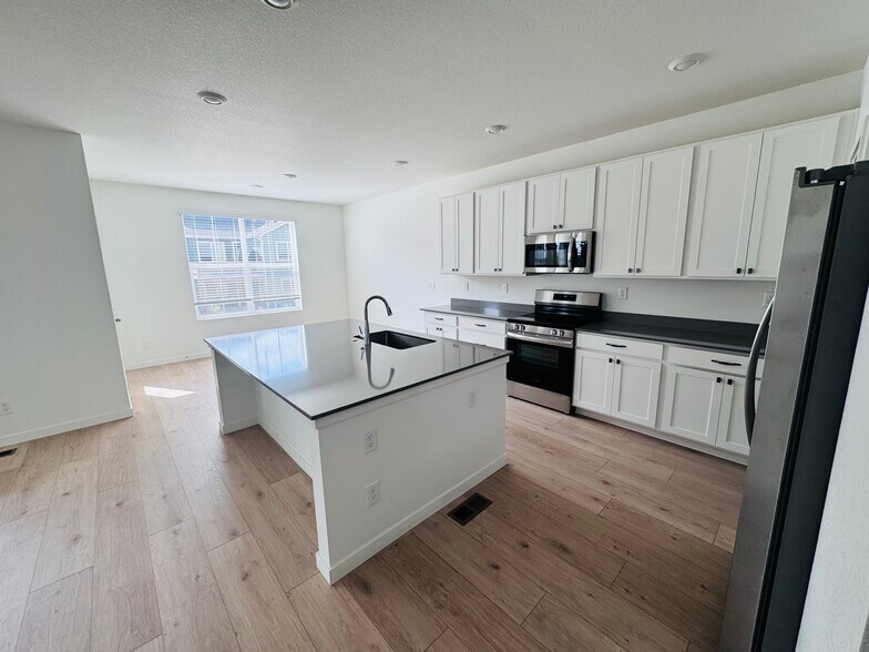Building Photo - 9021 Hightower St