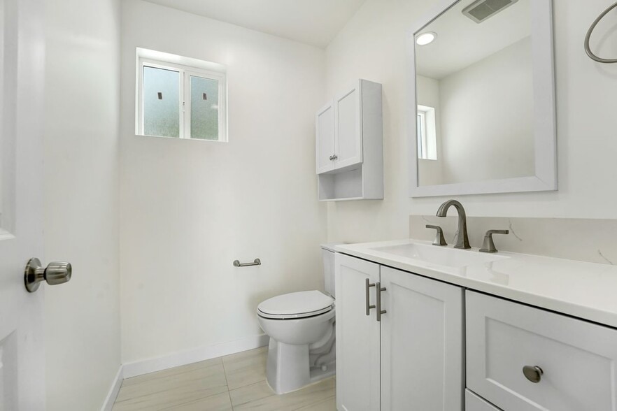 Building Photo - 22567 Leadwell St