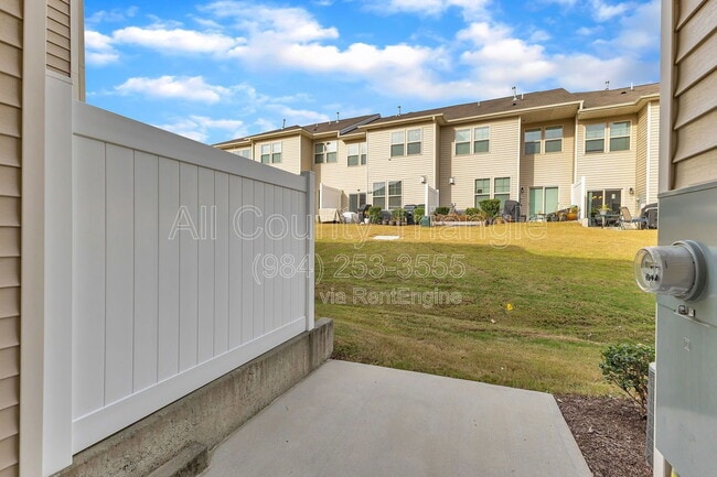 Building Photo - 1121 Latitude Dr