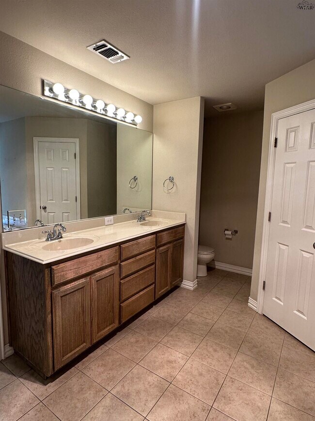 Building Photo - 5214 Sunnybrook Ln