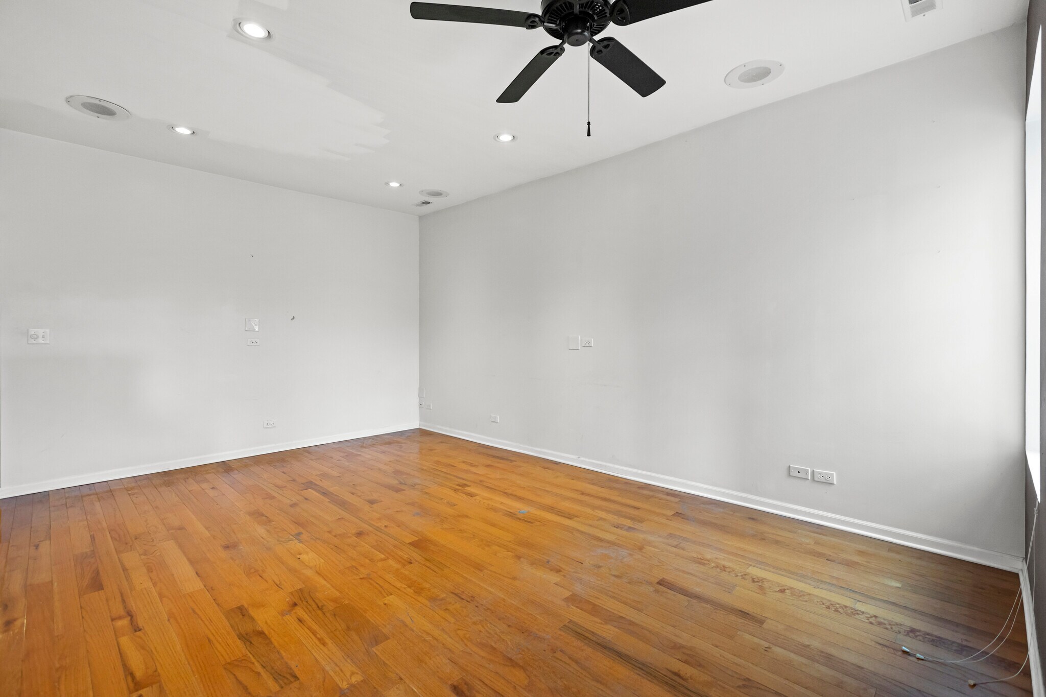 Building Photo - 7717 N Marshfield Ave