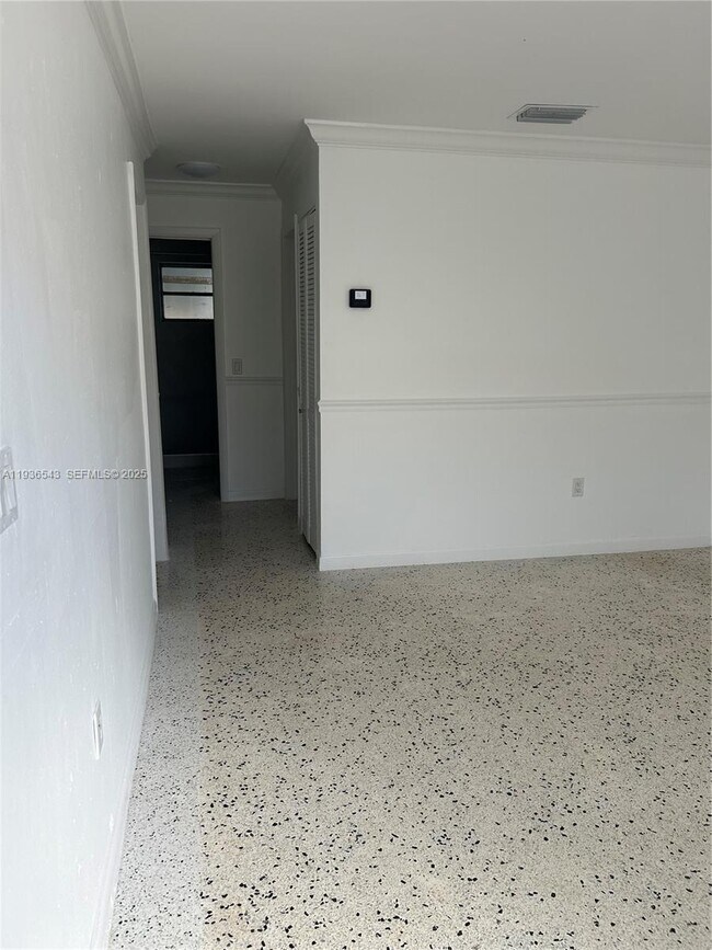 Building Photo - 442 E 29th St