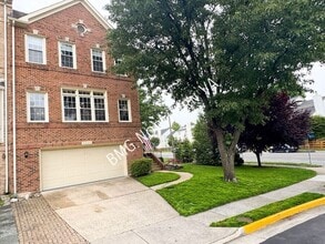 Building Photo - 6600 Dunwich Way