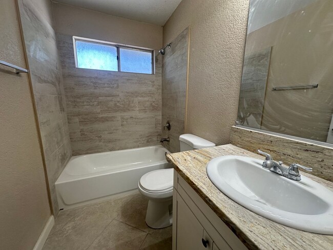 Building Photo - Updated 3 Bedroom 2 Bathroom Townhome with...