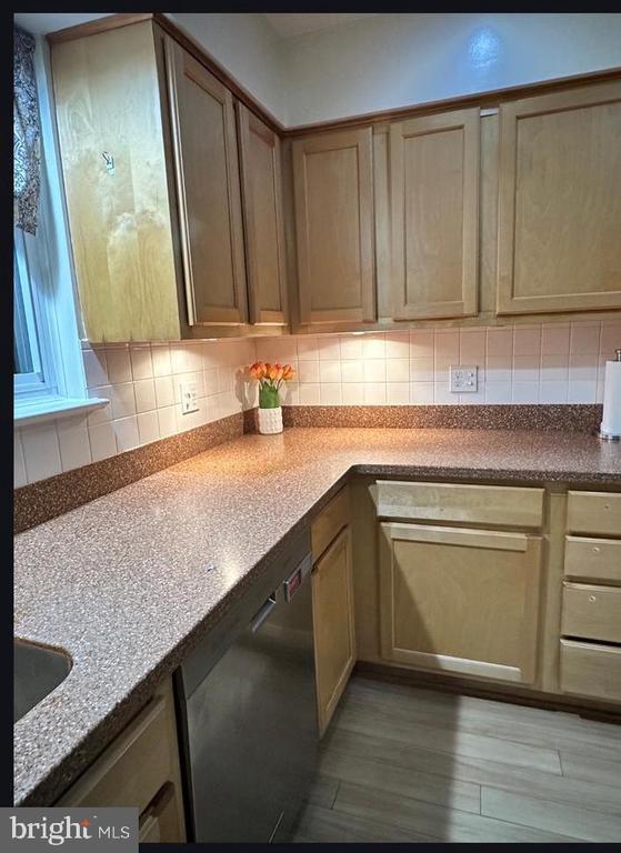 Building Photo - 8140 Drayton Ln