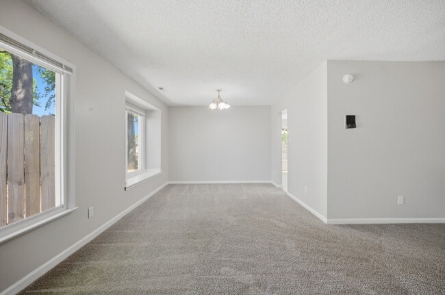 Building Photo - 3 BEDROOM RANCH HOME WITH GARAGE FOR RENT IN CENTRAL VIRGINIA BEACH!