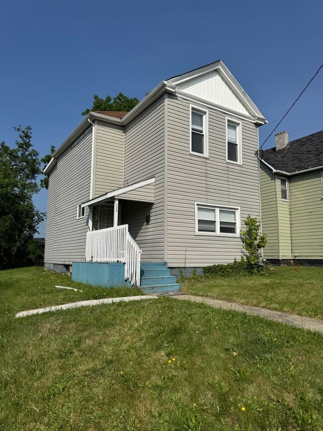 Building Photo - 1316 Huron Ave