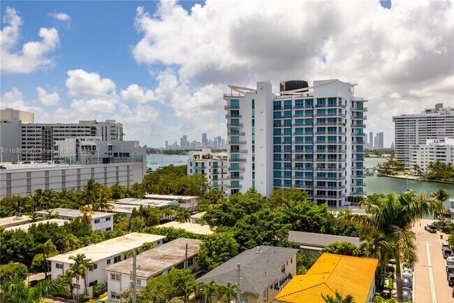 Building Photo - 1621 Bay Rd