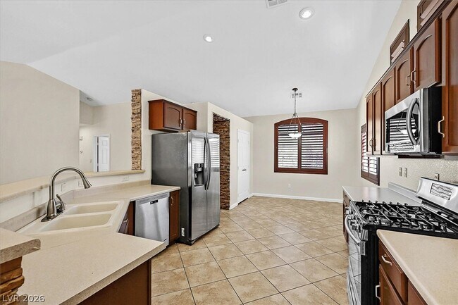 Building Photo - 5840 Coconut Creek St