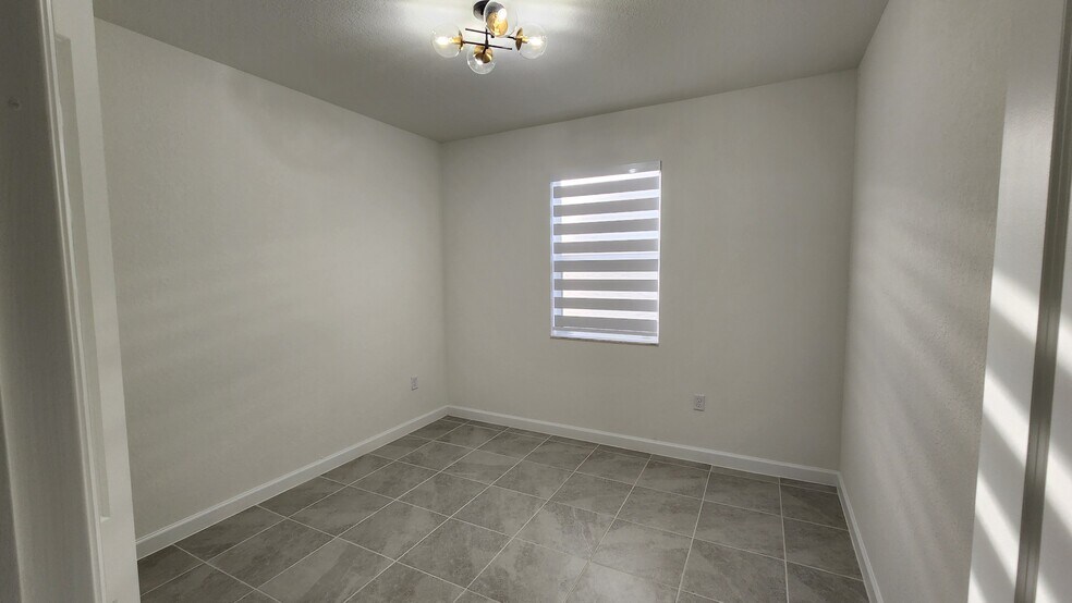 Building Photo - 2991 SE 23rd Ave