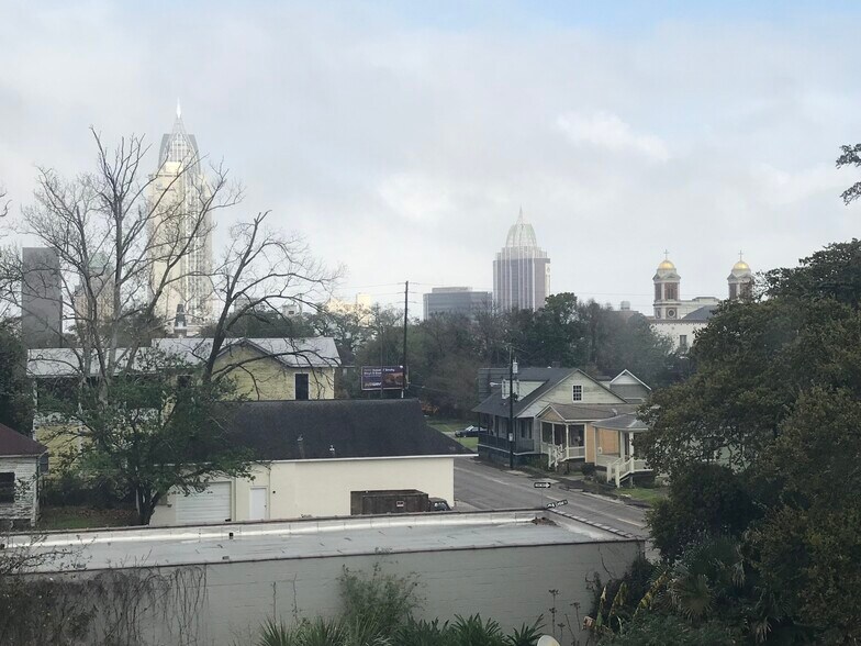 Cool views of Downtown skyline - 558 St Francis St