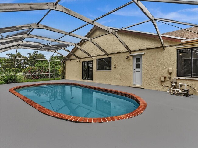 Building Photo - 8813 NW Paradise Ct