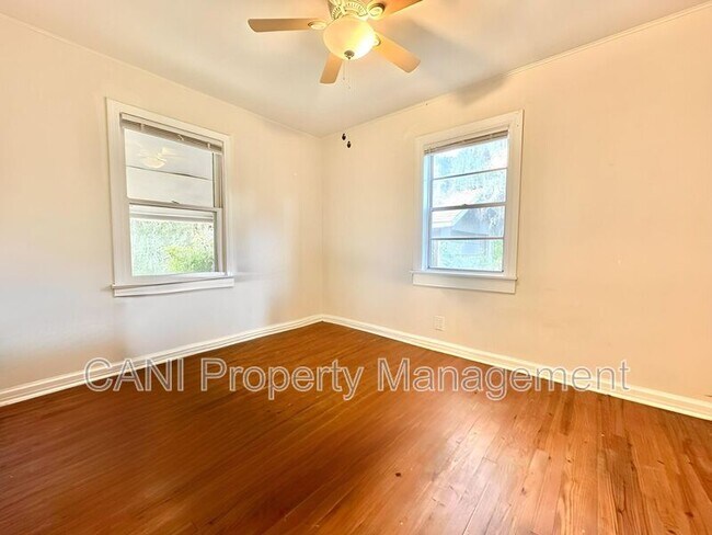 Building Photo - 916 W Wisconsin Ave