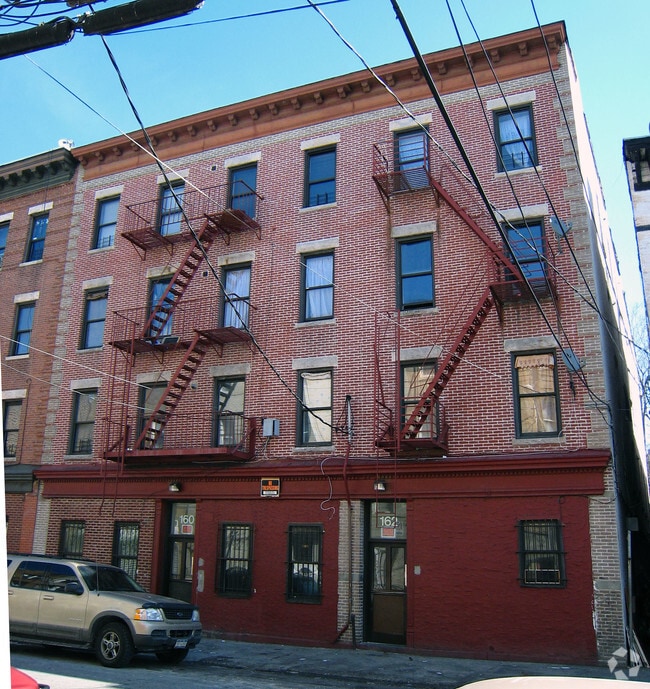 Primary Photo - 162 Willow St