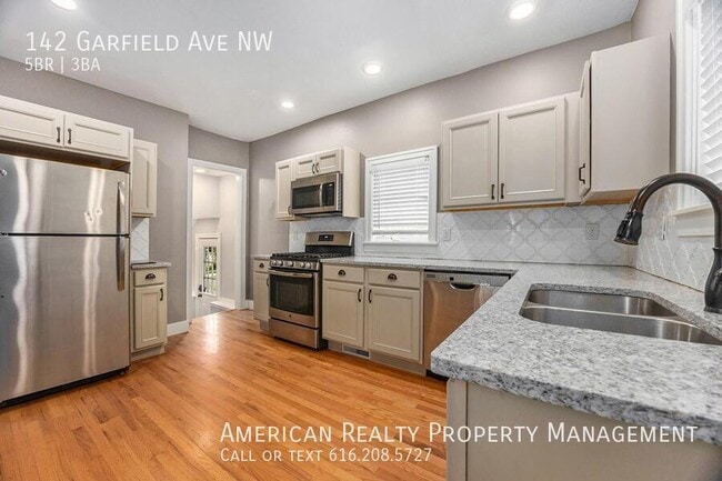 Building Photo - 142 Garfield Ave NW