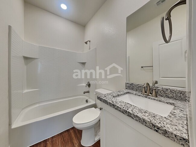 Building Photo - 5843 Petronius St