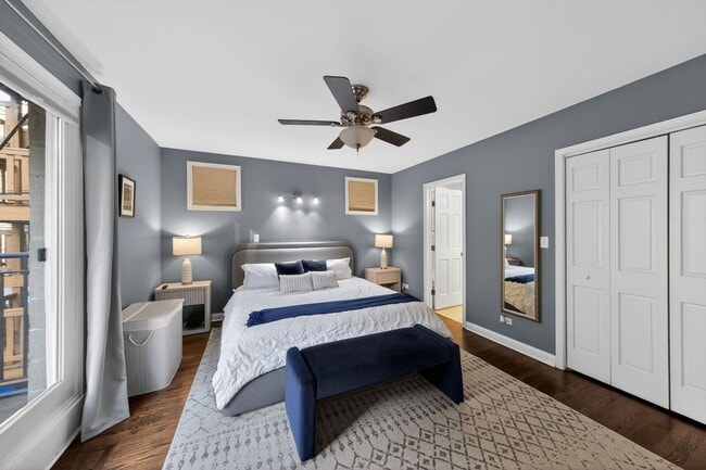 Building Photo - 724 W Briar Pl