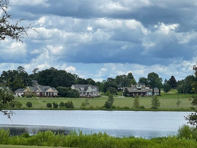 Building Photo - Southwood Luxury Home - 4BR/3BA