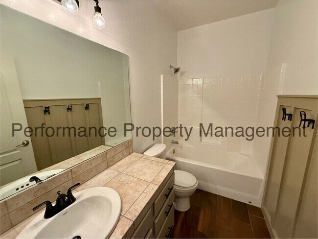 Building Photo - Spacious 4 Bed/2 Bath S Bakersfield Home w/ RBP & $0 Deposit Option