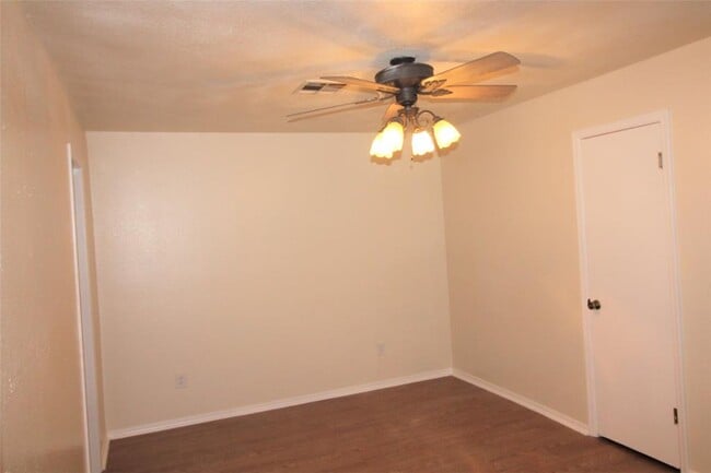 Building Photo - 1707 Jennifer Cir