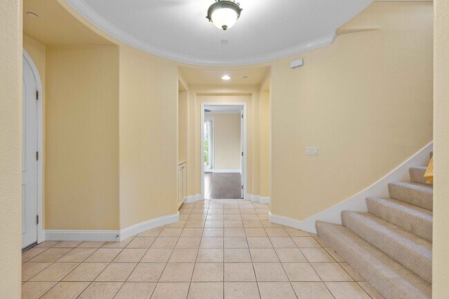 Building Photo - Spacious 3 Bedroom, 3 Bathroom Home with P...